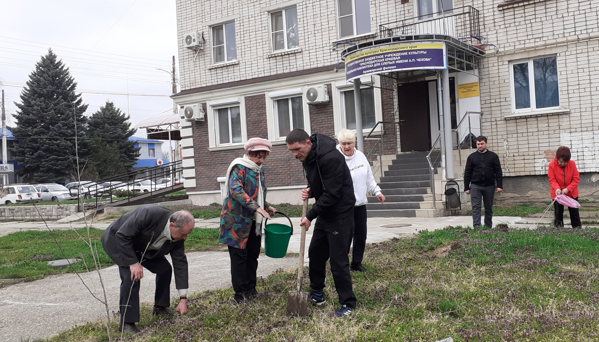  Читатели «Чеховки» приняли участие во Всероссийской акции «Сад Памяти» 