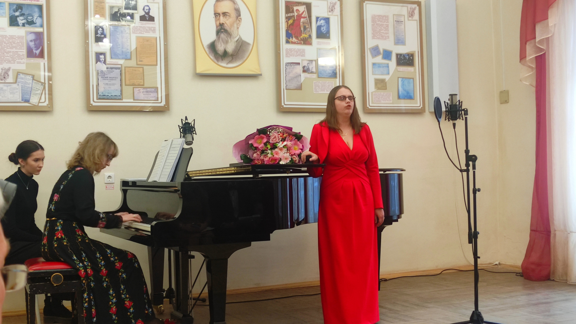 Читательница «Чеховки» Юлия Пивень выступила в Краснодаре с концертом ко Дню российского студенчества