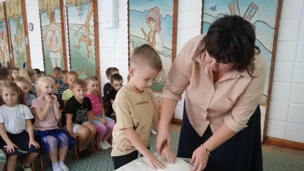Юные читатели «Чеховки» повторили главные правила дорожного движения 