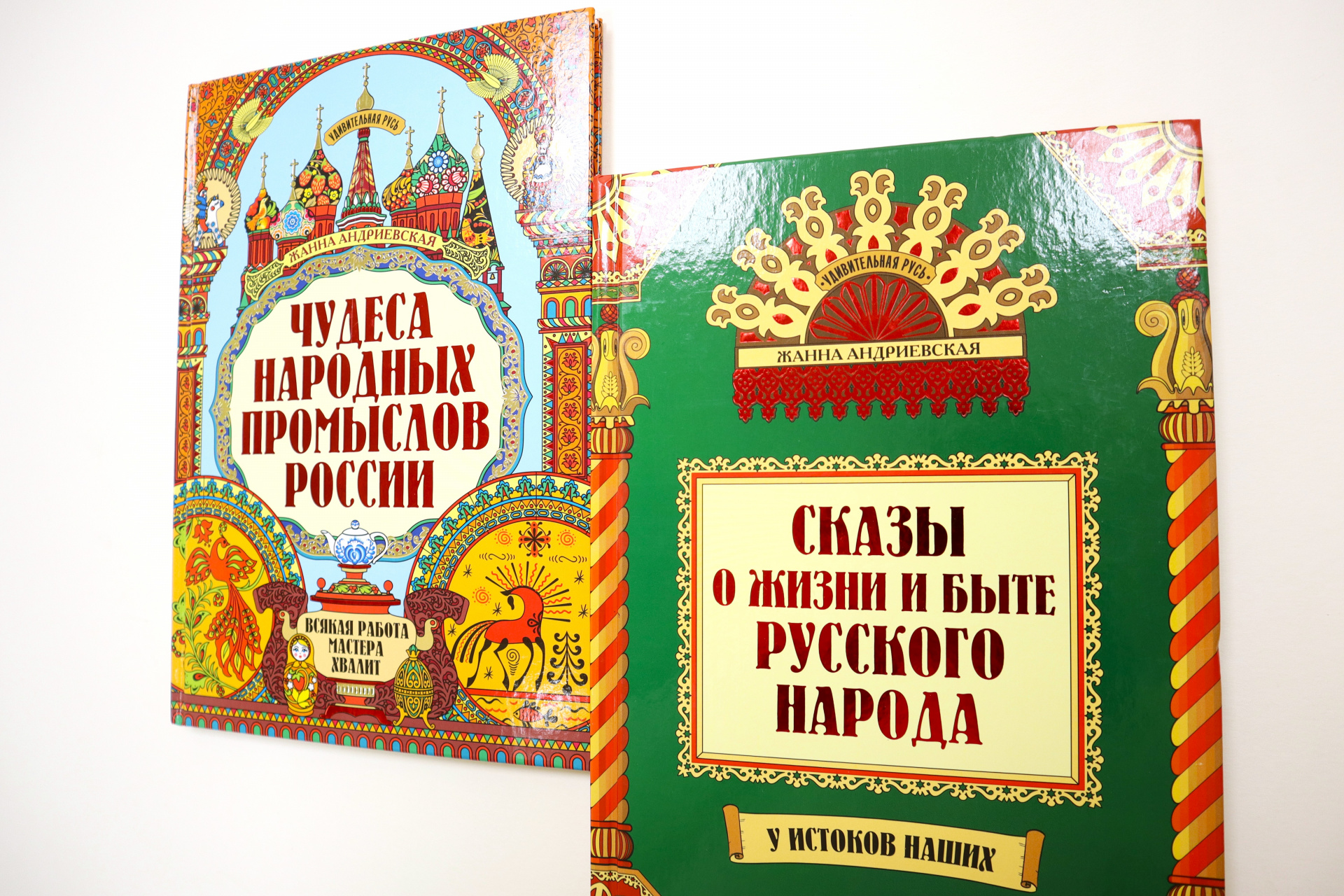 В «Чеховку» поступили книги о русских национальных традициях
