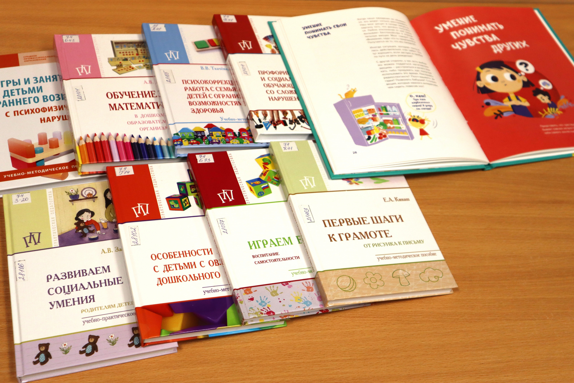 Новые книги поступили в «Чеховку»